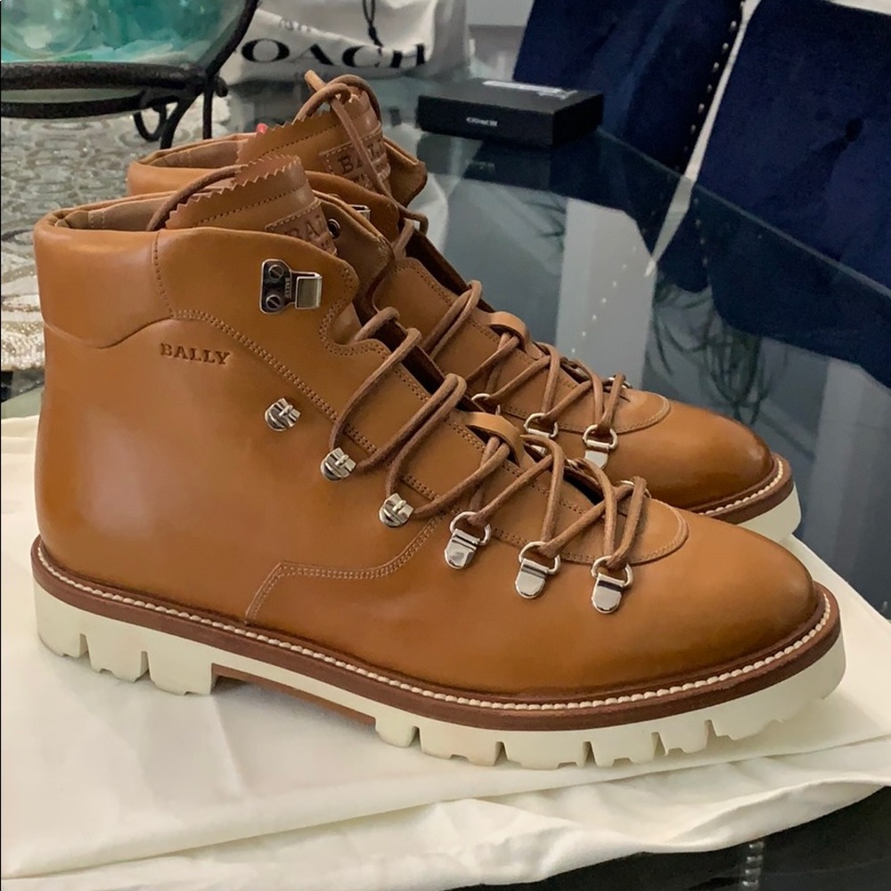 J. Cole Bally Boots Saddle Brown Size 8 Dead Stock